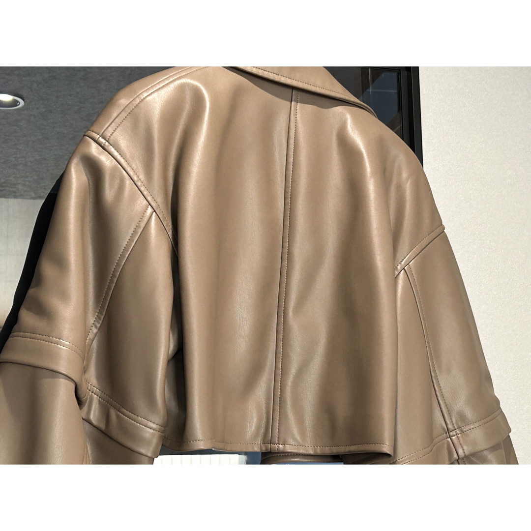Ameri VINTAGE(アメリヴィンテージ)の新品 ameri 2WAY FAKE LEATHER SHORT JACKET レディースのジャケット/アウター(ライダースジャケット)の商品写真