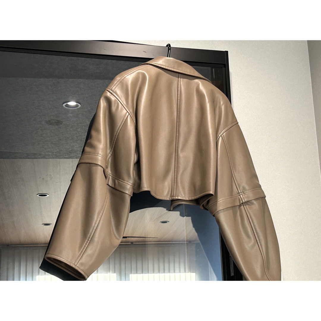 Ameri VINTAGE(アメリヴィンテージ)の新品 ameri 2WAY FAKE LEATHER SHORT JACKET レディースのジャケット/アウター(ライダースジャケット)の商品写真