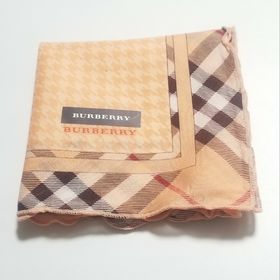 BURBERRY(バーバリー)のBURBERRYハンカチ アプリコット 千鳥格子 ノバチェック レディースのファッション小物(ハンカチ)の商品写真