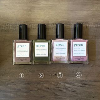 コスメキッチン(Cosme Kitchen)の【manucurist】4本セット(マニキュア)