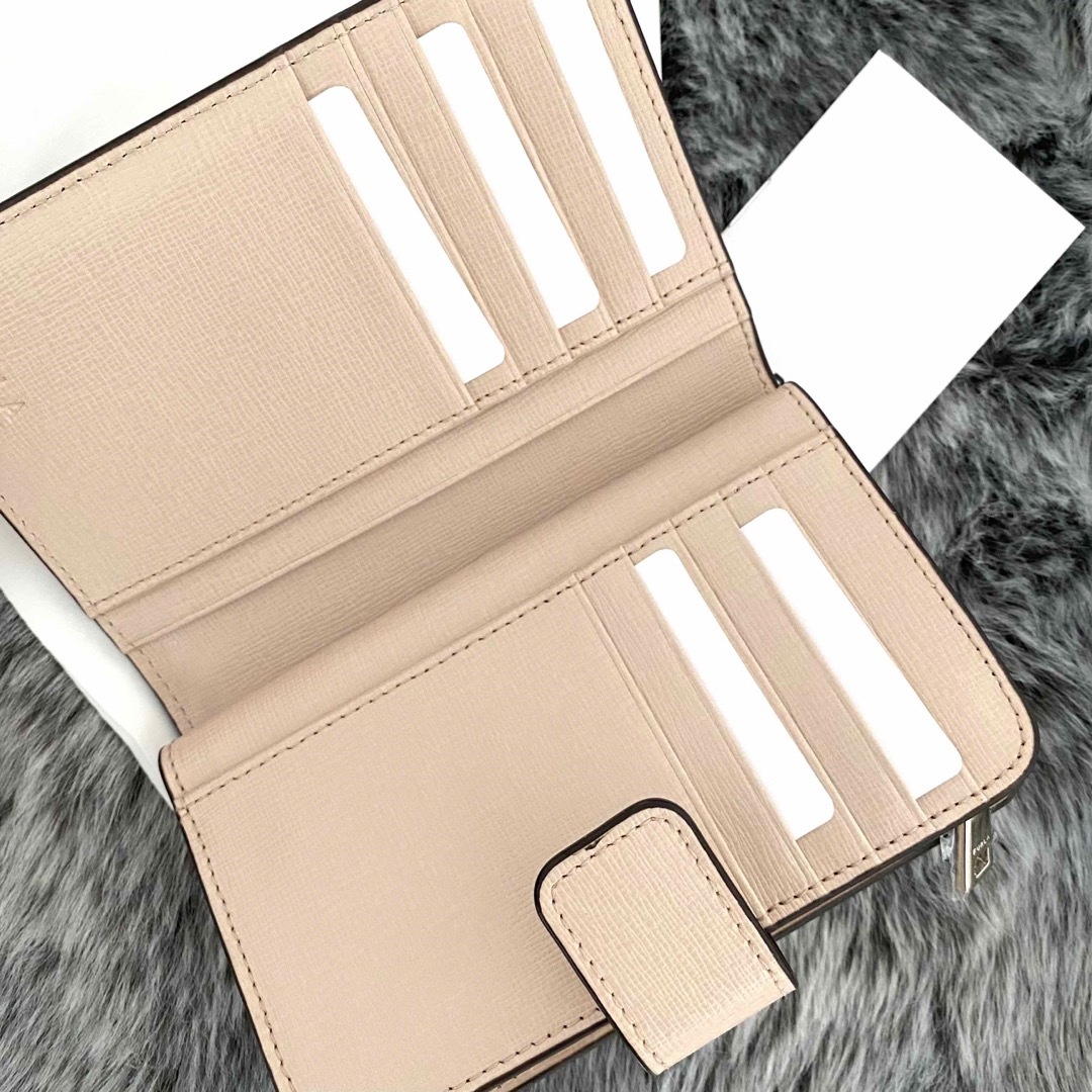Furla(フルラ)の新品☆ FURLA(フルラ)イエロー バニラ レザー 折り財布 レディースのファッション小物(財布)の商品写真