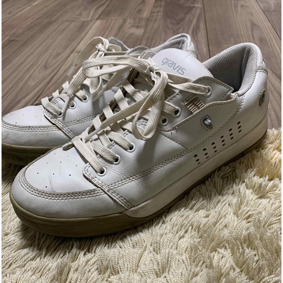 gravis(グラビス)のグラビス　ターマック　スニーカー27.5センチ　白 メンズの靴/シューズ(スニーカー)の商品写真