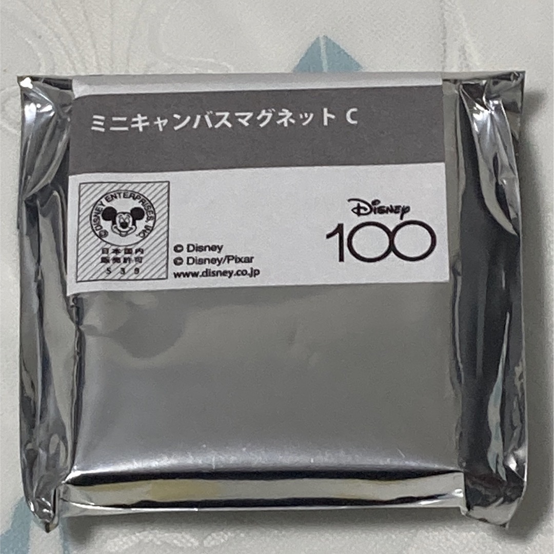 Disney(ディズニー)のディズニー100ミニキャンバスマグネットC エンタメ/ホビーのおもちゃ/ぬいぐるみ(キャラクターグッズ)の商品写真