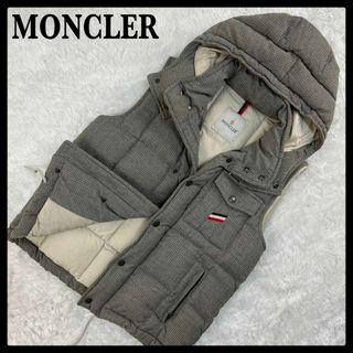 モンクレール(MONCLER)のモンクレール☆フード付きダウンベスト ERAULT GILET 国旗ロゴ(ダウンベスト)