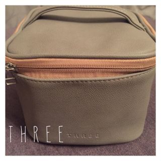 スリー(THREE)のTHREEバニティケース(ポーチ)