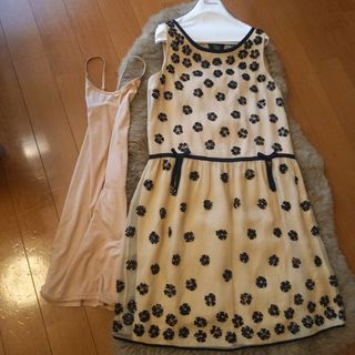 レッドヴァレンティノ(RED VALENTINO)の【激レア】レッドヴァレンティノ　ビーズワンピース　ヒートテックインナー付　M(ひざ丈ワンピース)