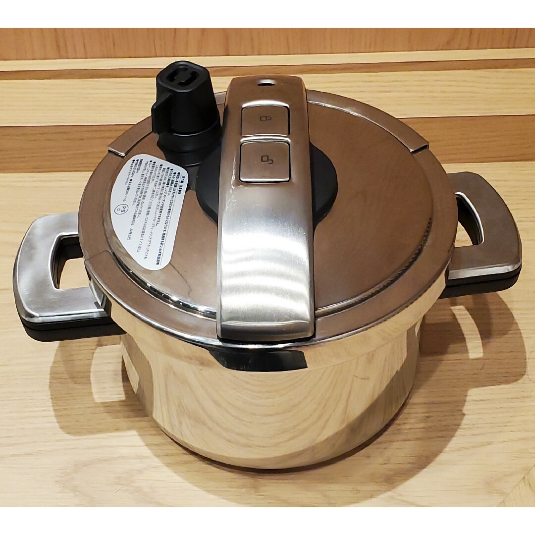 MEYER(マイヤー)のMeyer 圧力鍋 ステンレス IH対応 YR-PC4.0L インテリア/住まい/日用品のキッチン/食器(鍋/フライパン)の商品写真