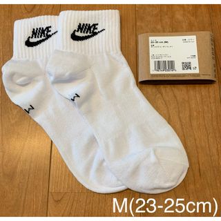 ナイキ(NIKE)の新品　ナイキ　M(23-25cm)  エッセンシャル　アンクルソックス　白1足(ソックス)