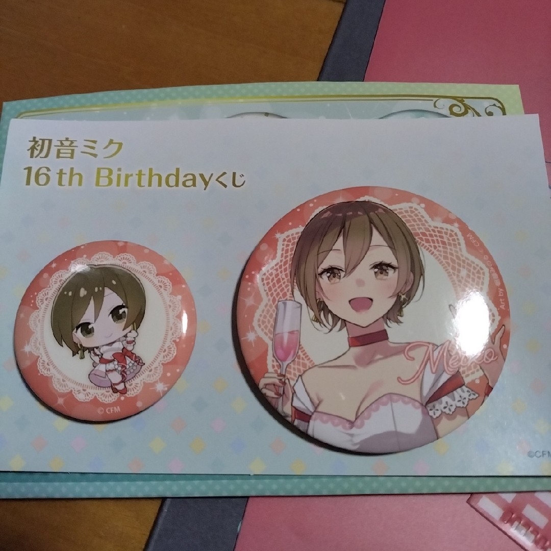 VOCALOID　16th Birthdayくじ　MEIKO　２点セット エンタメ/ホビーのアニメグッズ(バッジ/ピンバッジ)の商品写真