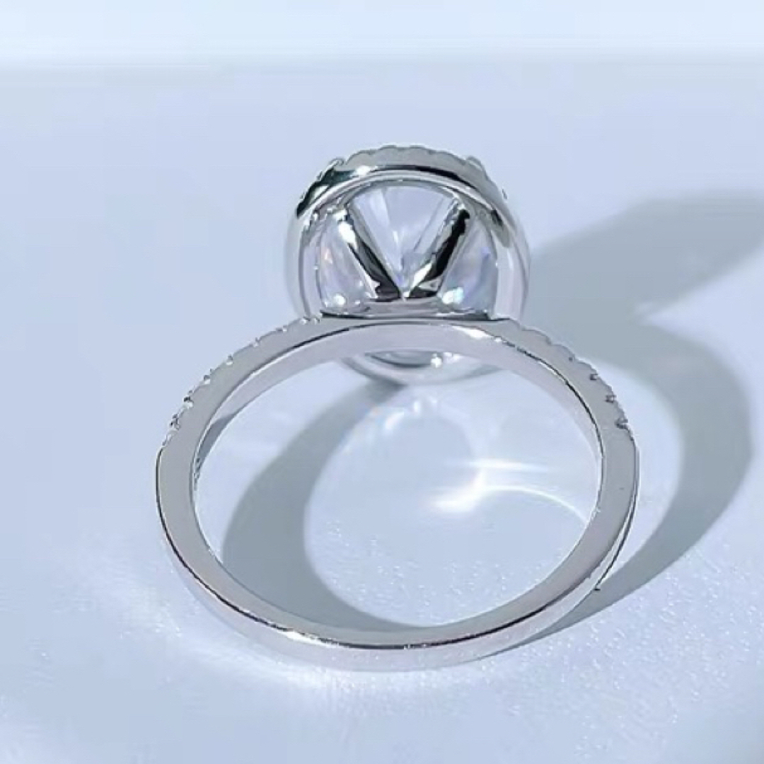 ホワイトゴールドラウンドカット 婚約指輪　リング　人工ダイヤ キラキラ