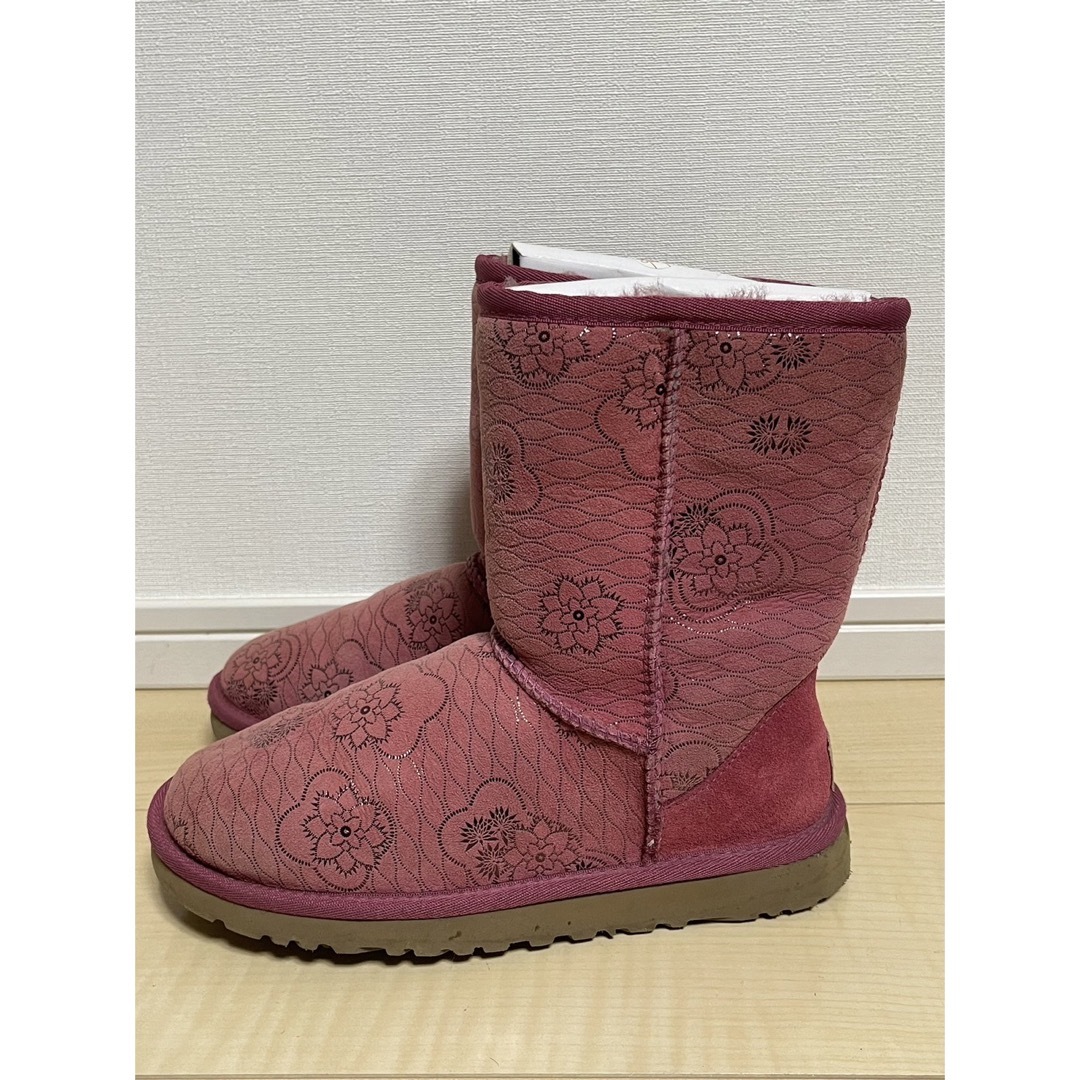 UGG(アグ)のアグ　UGG ブーツ　ピンク　花柄　22 レディースの靴/シューズ(ブーツ)の商品写真