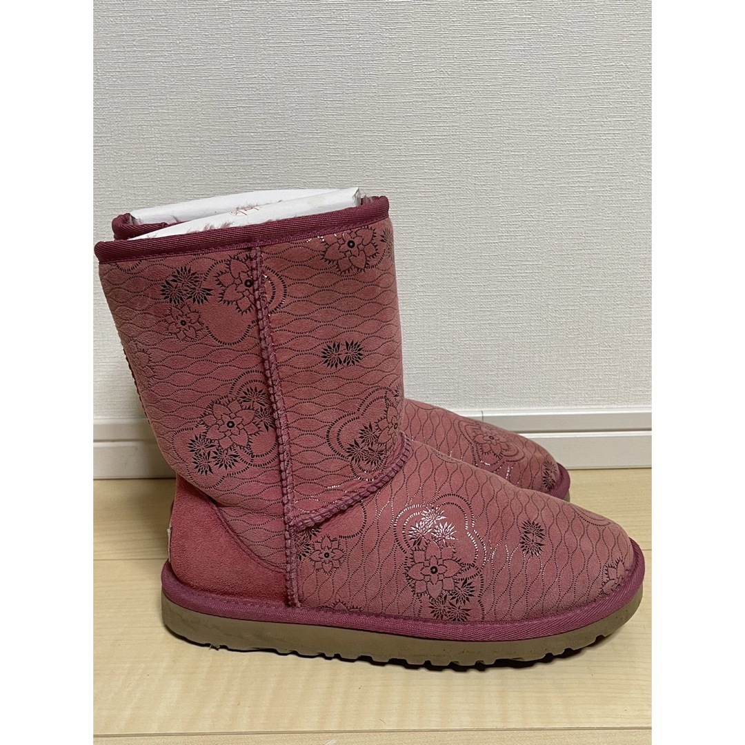 UGG(アグ)のアグ　UGG ブーツ　ピンク　花柄　22 レディースの靴/シューズ(ブーツ)の商品写真