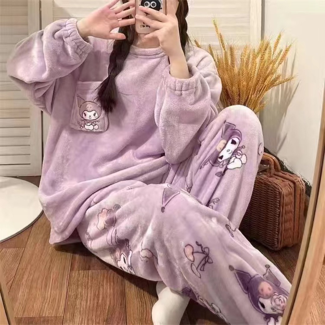 冬新作　ふわふわ　モコモコ　暖かい　パジャマ　クロミちゃん　紫 レディースのルームウェア/パジャマ(パジャマ)の商品写真