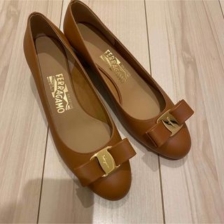 サルヴァトーレフェラガモ(Salvatore Ferragamo)のフェラガモ　ヴァラパンプス(ハイヒール/パンプス)