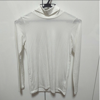 ユニクロ(UNIQLO)のユニクロ　ヒートテック　タートルネック　Ｔシャツ　白　150cm　②(Tシャツ/カットソー)