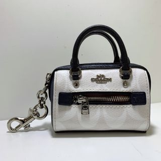 コーチ(COACH)の極美品 バッグチャーム COACH シグネチャー レザー 白黒 キーチャーム(チャーム)