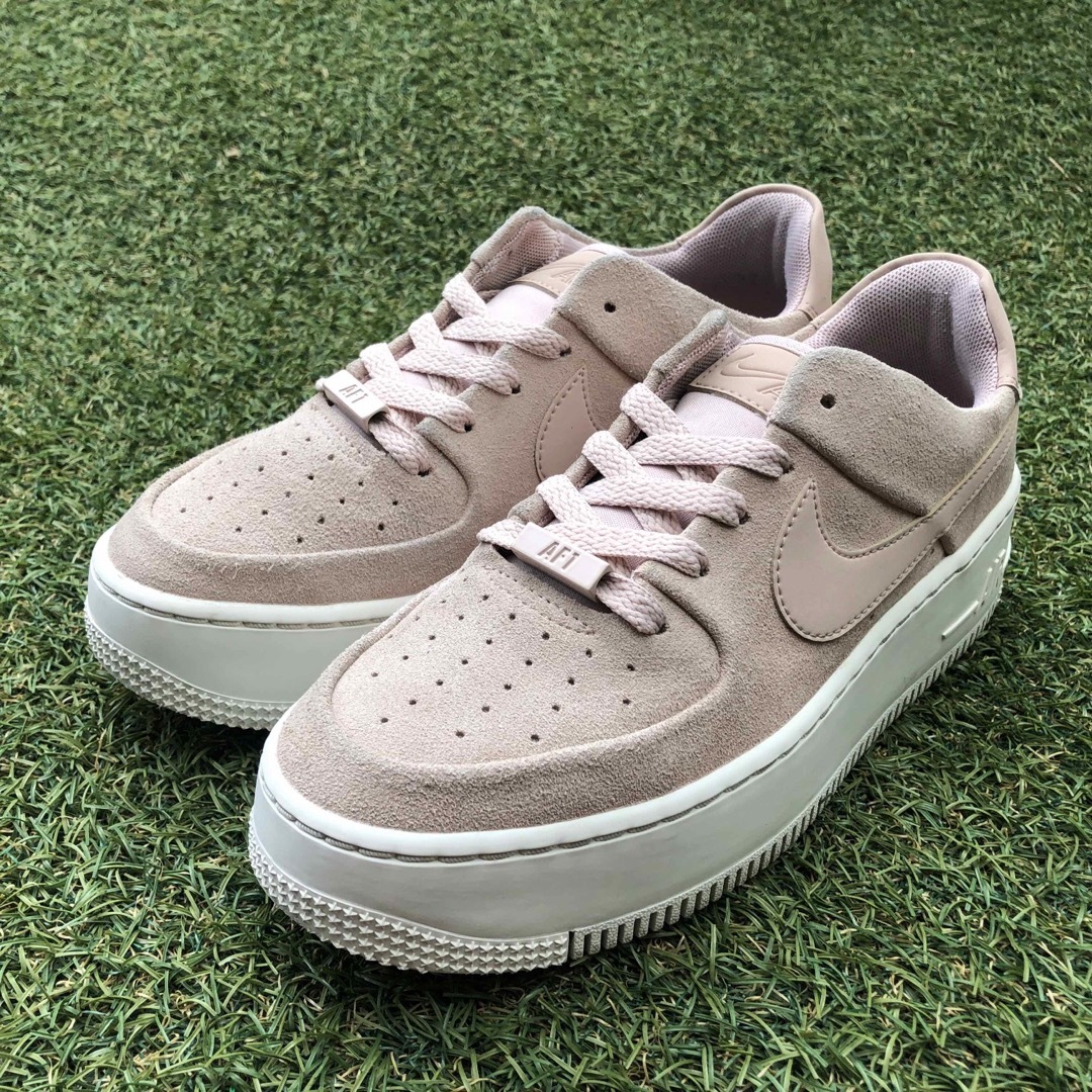 NIKE(ナイキ)の美品24.5NIKE AF-1 SAGE ナイキ エアフォースワンHW430 レディースの靴/シューズ(スニーカー)の商品写真