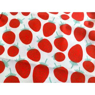 マリメッコ(marimekko)のレア★marimekko はぎれ　生地　ミニマンシッカ　いちご　入学準備　レッド(生地/糸)