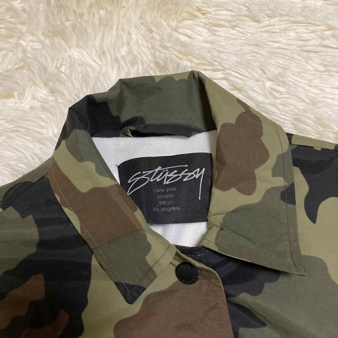 STUSSY(ステューシー)のステューシー　コーチジャケット　ワッペン　プリント　カモフラ　希少 レディースのジャケット/アウター(ナイロンジャケット)の商品写真