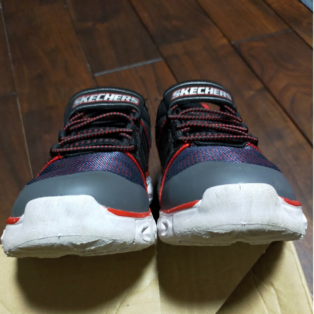 SKECHERS(スケッチャーズ)の光る靴　22 キッズ/ベビー/マタニティのキッズ靴/シューズ(15cm~)(スニーカー)の商品写真