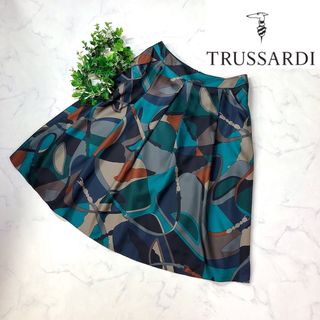 トラサルディ(Trussardi)のトラサルディの光沢感のあるスカート36(ひざ丈スカート)