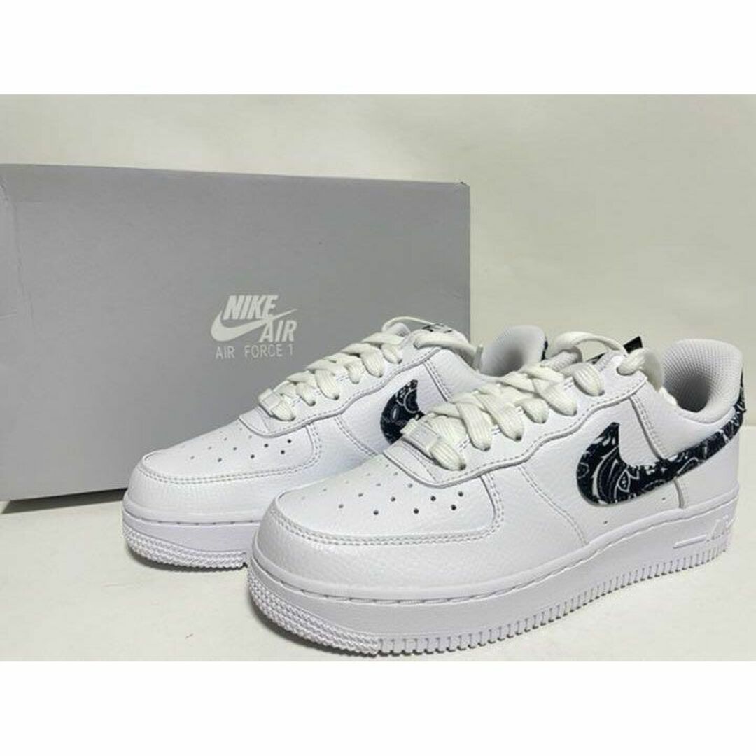 NIKE(ナイキ)の【新品】24cm NIKE エアフォース1ローESS "ブラックペイズリー" レディースの靴/シューズ(スニーカー)の商品写真