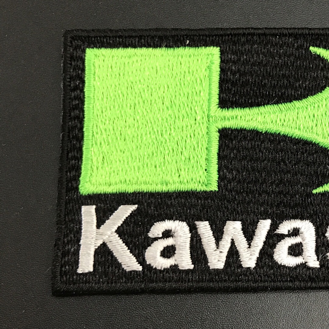 カワサキ(カワサキ)の蛍光緑 KAWASAKI カワサキロゴアイロンワッペン 83×47mm 19 レディースの帽子(その他)の商品写真