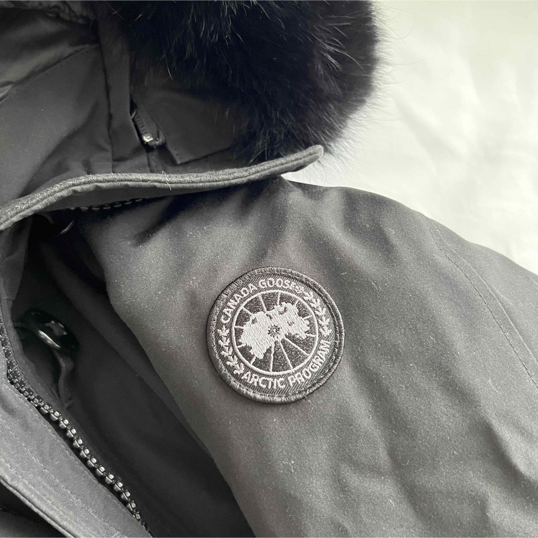 CANADA GOOSE(カナダグース)のカナダグース IENA別注 ロスクレアパーカー ブラックワッペン ブラックファー レディースのジャケット/アウター(ダウンジャケット)の商品写真