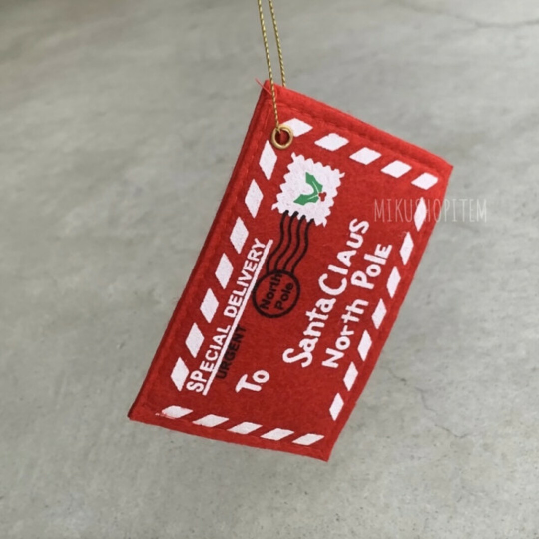 クリスマス 封筒型 オーナメント 3枚 英語 ロゴ ギフト 装飾品 赤 吊るし インテリア/住まい/日用品のインテリア小物(置物)の商品写真
