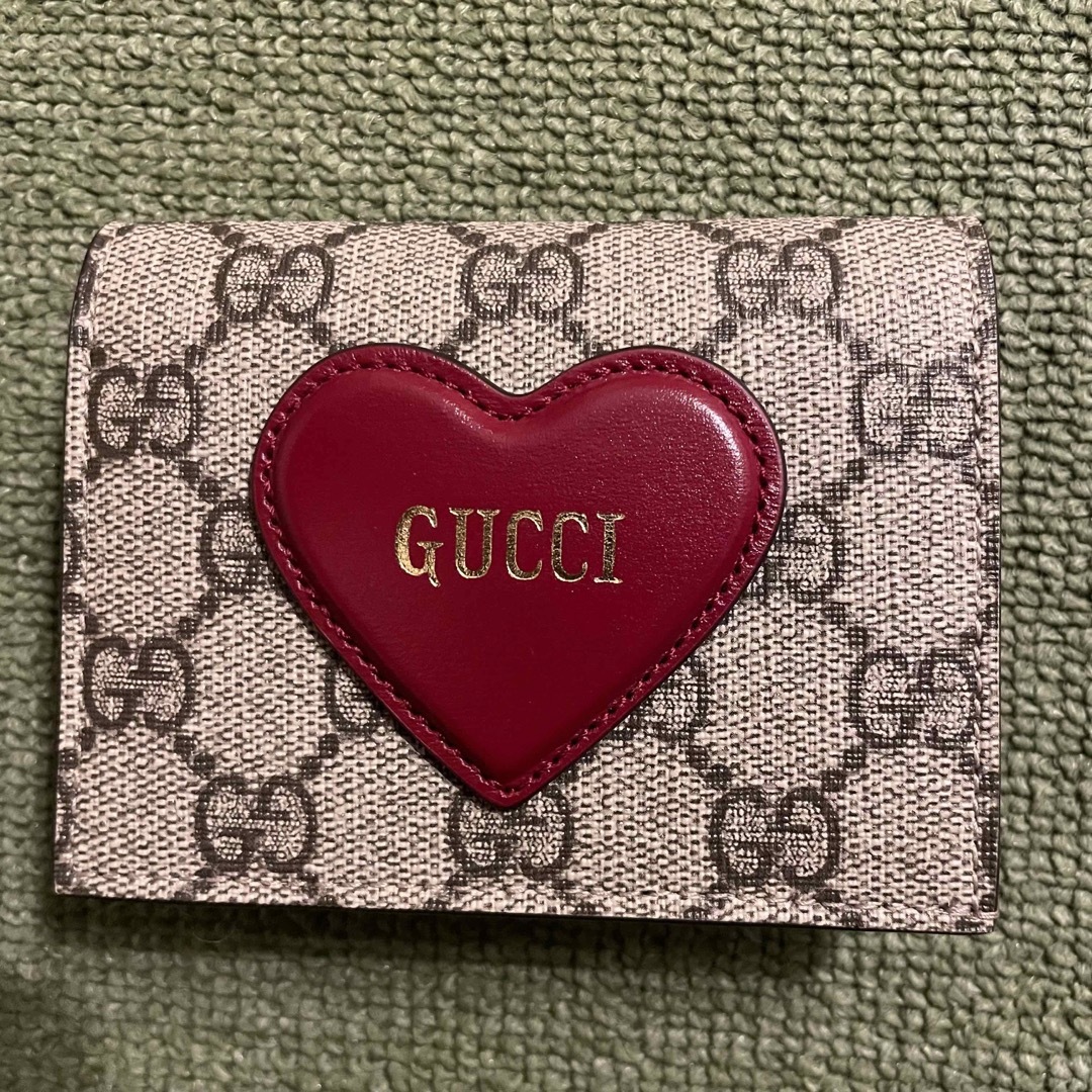 Gucci - 美品 GUCCI ハート モチーフ付き カードケース ウォレット