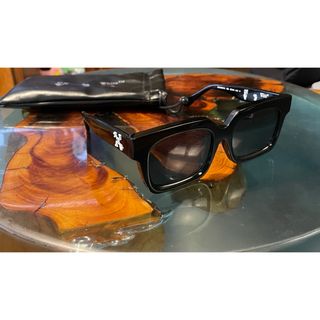 OFF-WHITE - 定価4.2万円 Off-White スクエアフレーム サングラスの