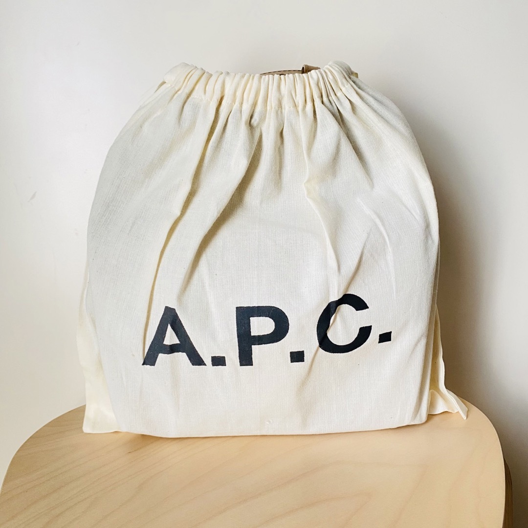 A.P.C(アーペーセー)の【A.P.C.】アーペーセー グレース スモール ショルダーバッグ キャメル レディースのバッグ(ショルダーバッグ)の商品写真