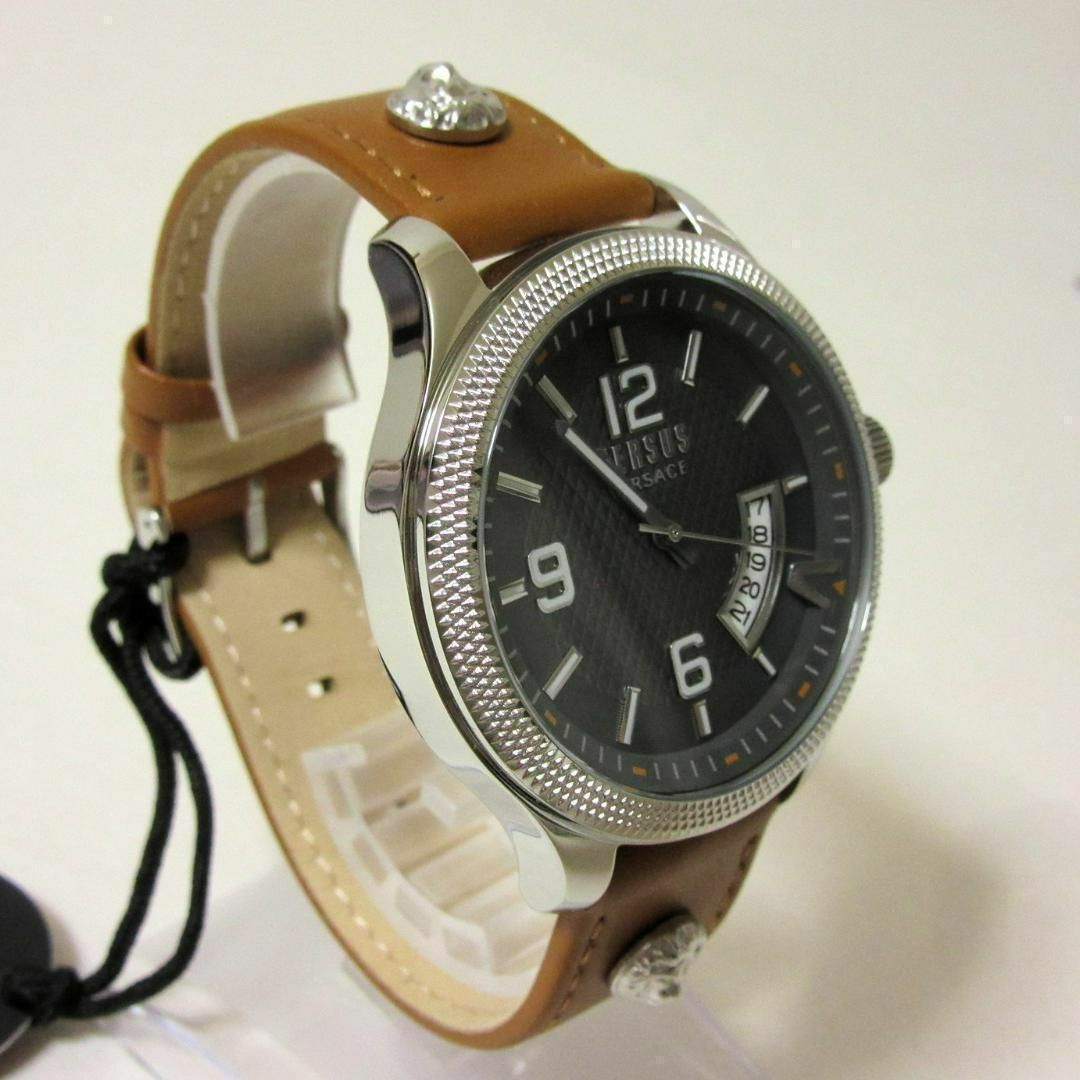 新品 ヴェルサスヴェルサーチ 3針デイト ギョーシェ メンズ腕時計 茶44mm