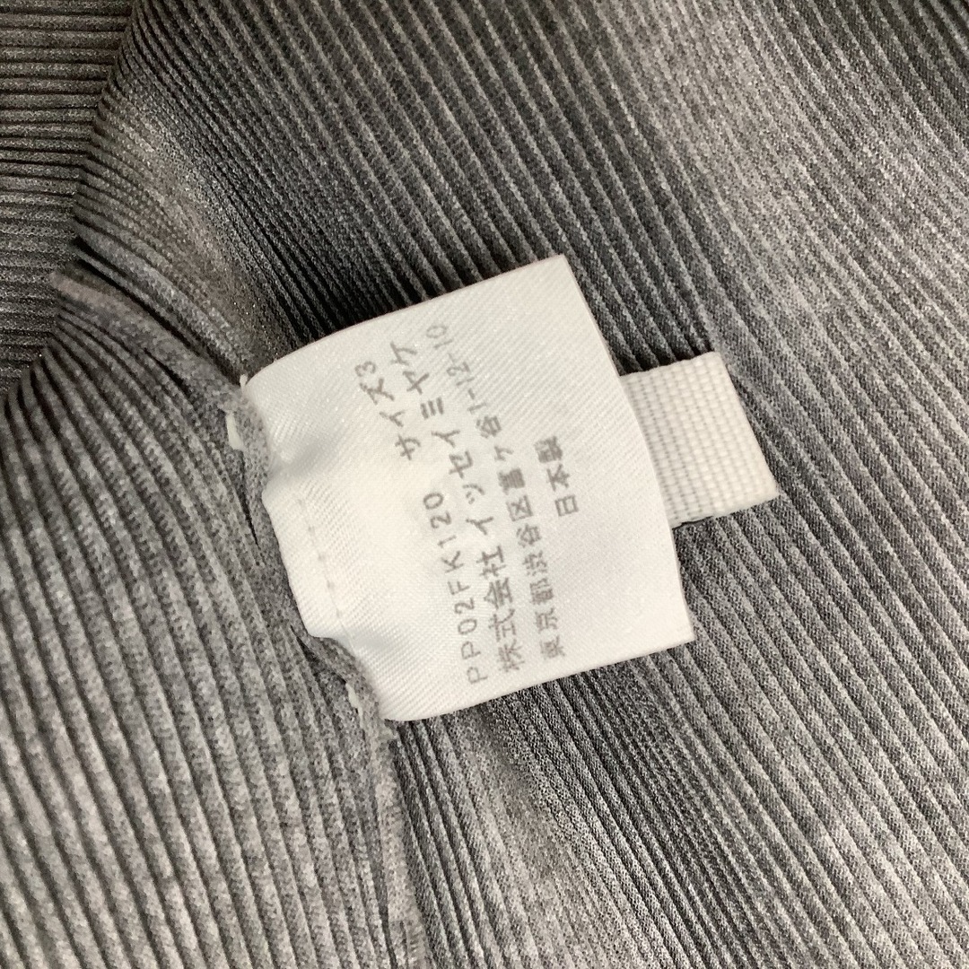 ISSEY MIYAKE(イッセイミヤケ)の♪♪ISSEY MIYAKE イッセイミヤケ PLATS PLEASE ノースリーブカットソー SIZE 3 PP02FK120 グレー レディースのトップス(Tシャツ(長袖/七分))の商品写真