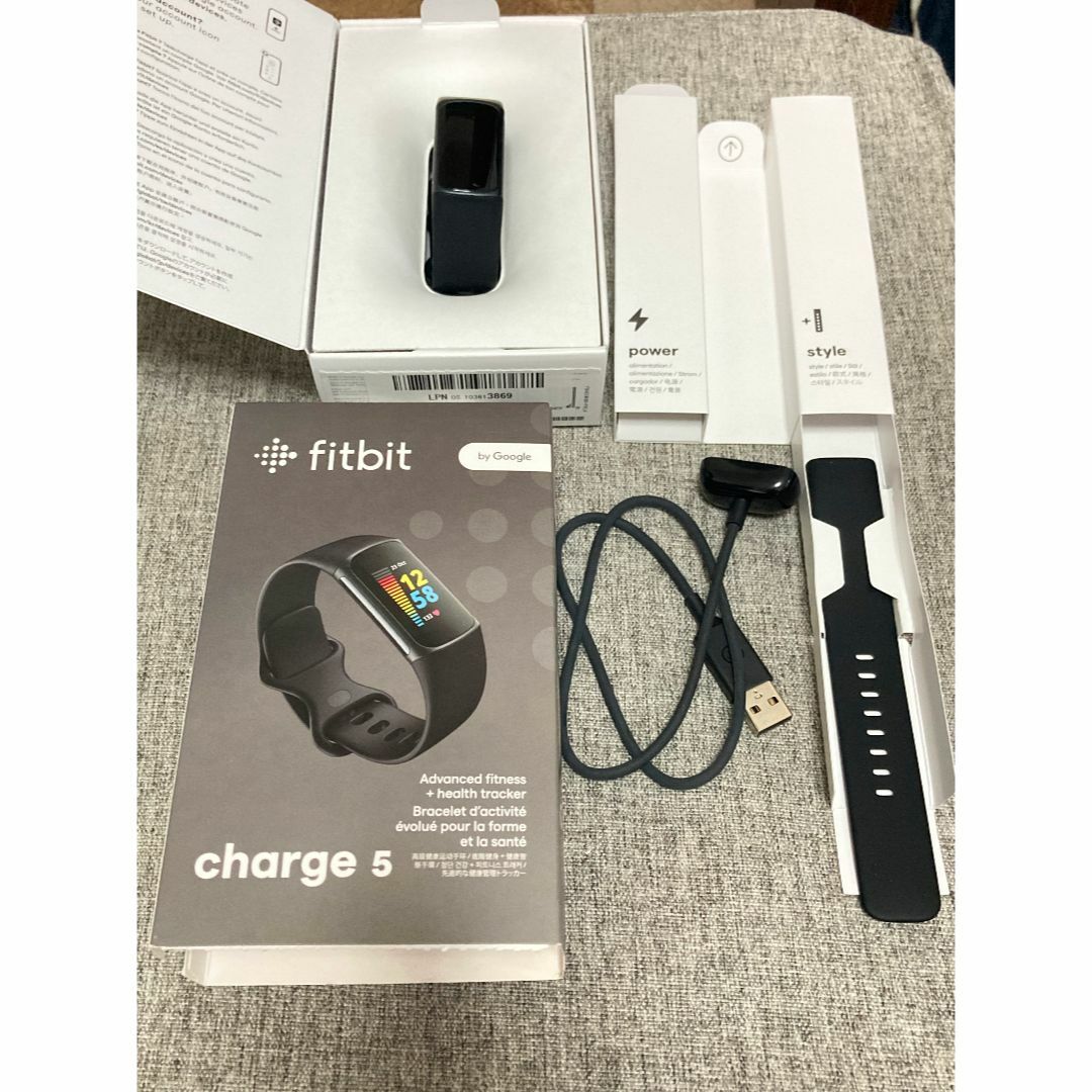 Google(グーグル)の【美品】fitbit Charge5 ほぼ新品  スポーツ/アウトドアのトレーニング/エクササイズ(その他)の商品写真