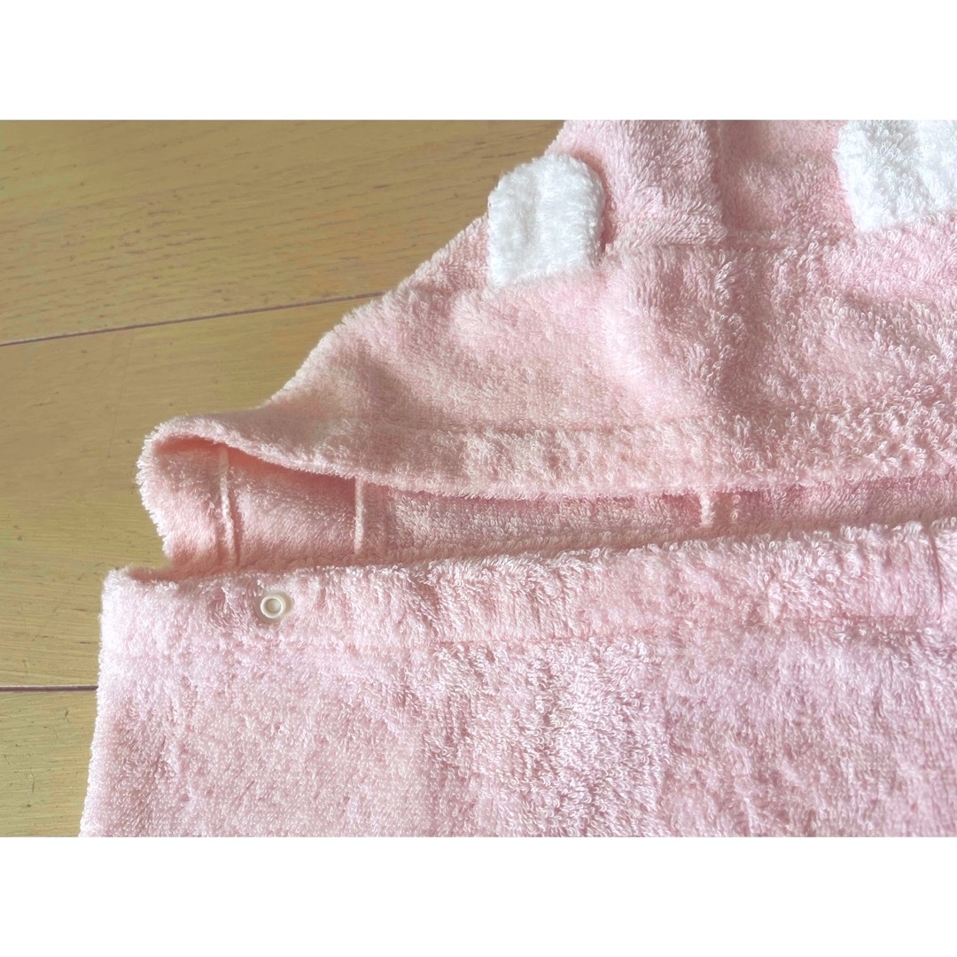 familiar(ファミリア)のファミリア　familiar ベビー　ポンチョ型　バスタオル　ピンク キッズ/ベビー/マタニティのベビー服(~85cm)(バスローブ)の商品写真