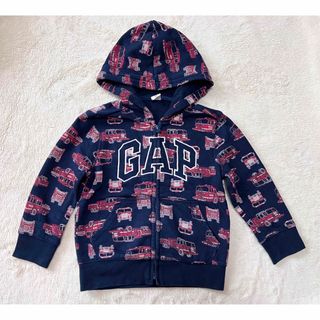 ギャップキッズ(GAP Kids)のGAP ベビー　キッズ　裏起毛　パーカー　消防車　くるま(ジャケット/上着)