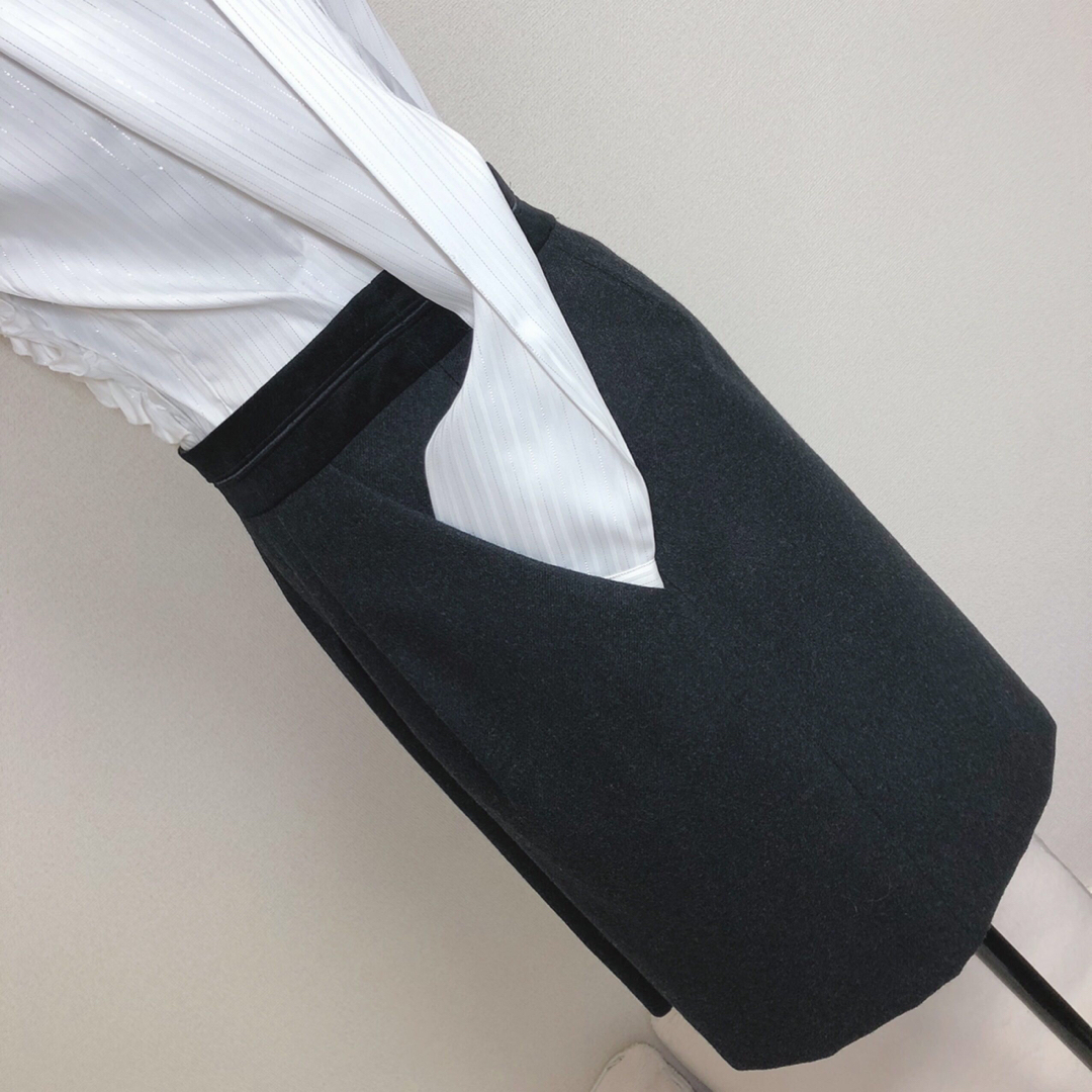 23区(ニジュウサンク)の23区（38）ダークグレーのウエスト部切り替えスカート  レディースのスカート(ひざ丈スカート)の商品写真