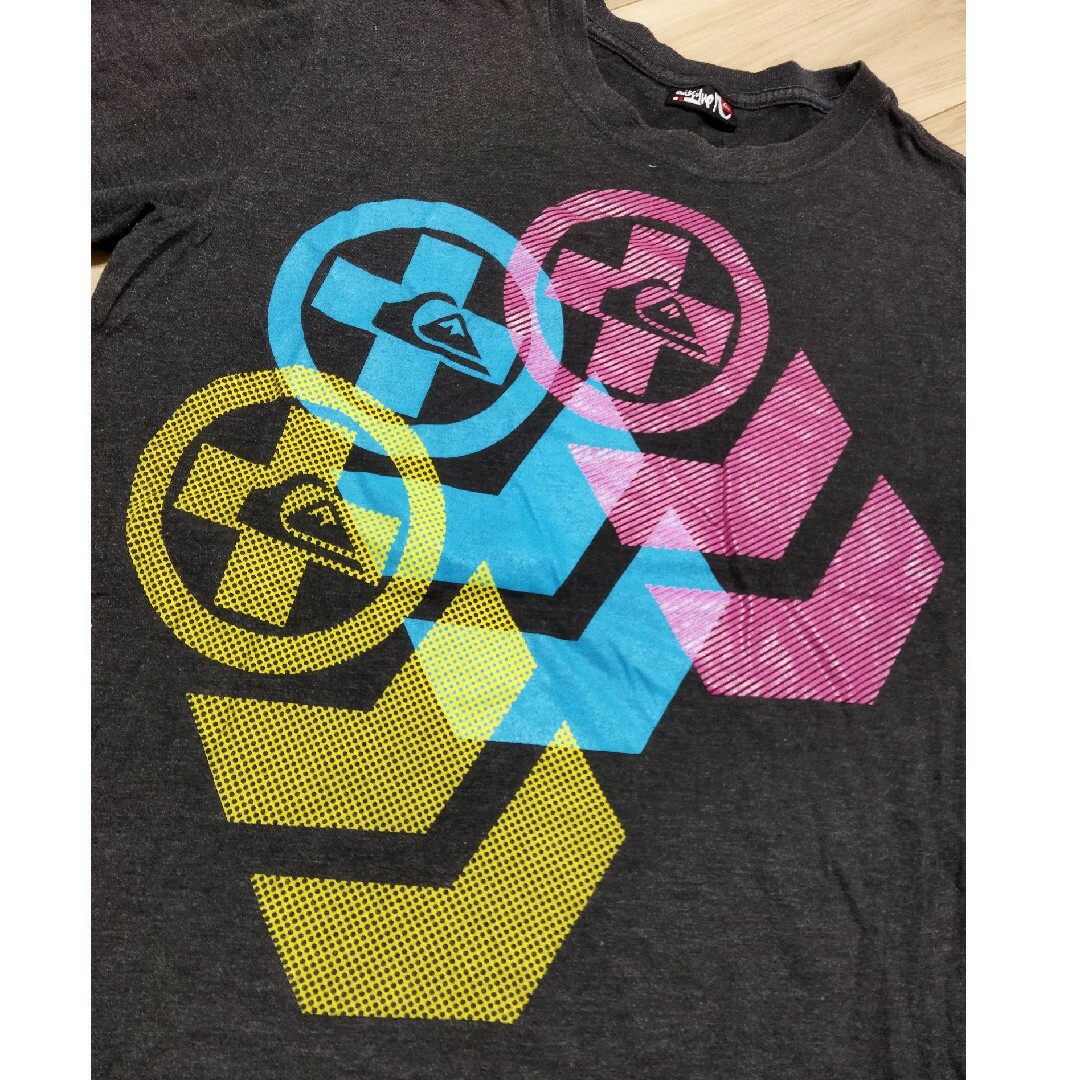 QUIKSILVER(クイックシルバー)のQuickSilver　チャコールグレーTシャツ メンズのトップス(Tシャツ/カットソー(半袖/袖なし))の商品写真