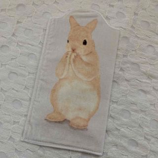 もふもふうさぎ ☁️.° あざといポーズが可愛い🐰ペットボトルカバー＆ハンカチ