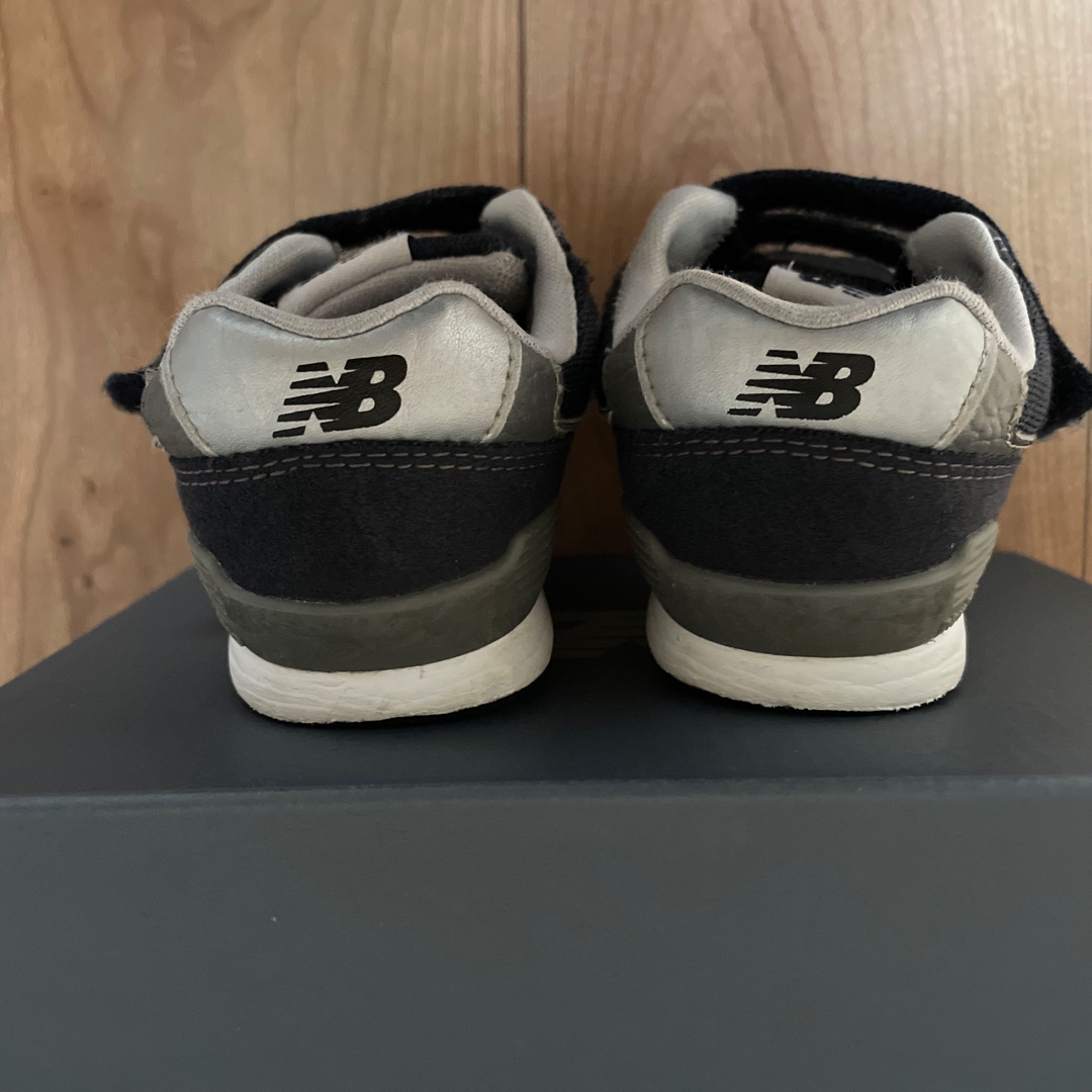 996（New Balance）(キュウキュウロク)のニューバランス　　キッズ　996 ネイビー（※箱無し） キッズ/ベビー/マタニティのキッズ靴/シューズ(15cm~)(スニーカー)の商品写真