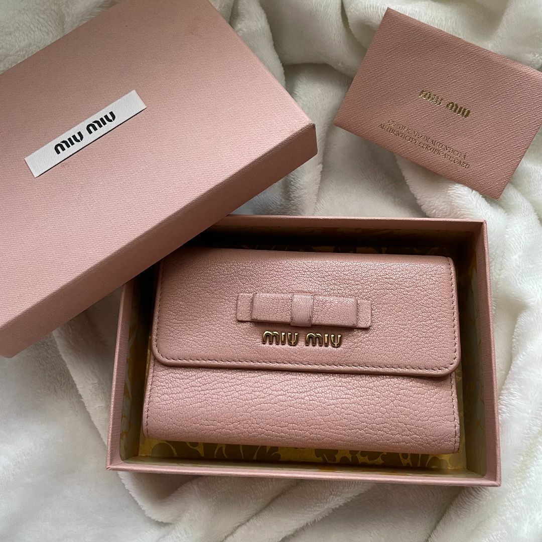 MIU MIU - 【箱・タグ有】miumiu リボン ウォレット 2つ折り MIU MIU - 【箱・タグ有】miumiu リボン ウォレット 2つ折り