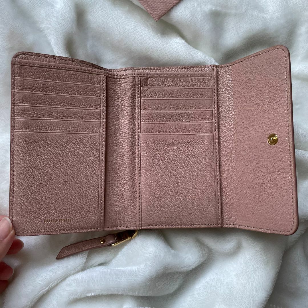 MIU MIU - 【箱・タグ有】miumiu リボン ウォレット 2つ折り MIU MIU - 【箱・タグ有】miumiu リボン ウォレット 2つ折り