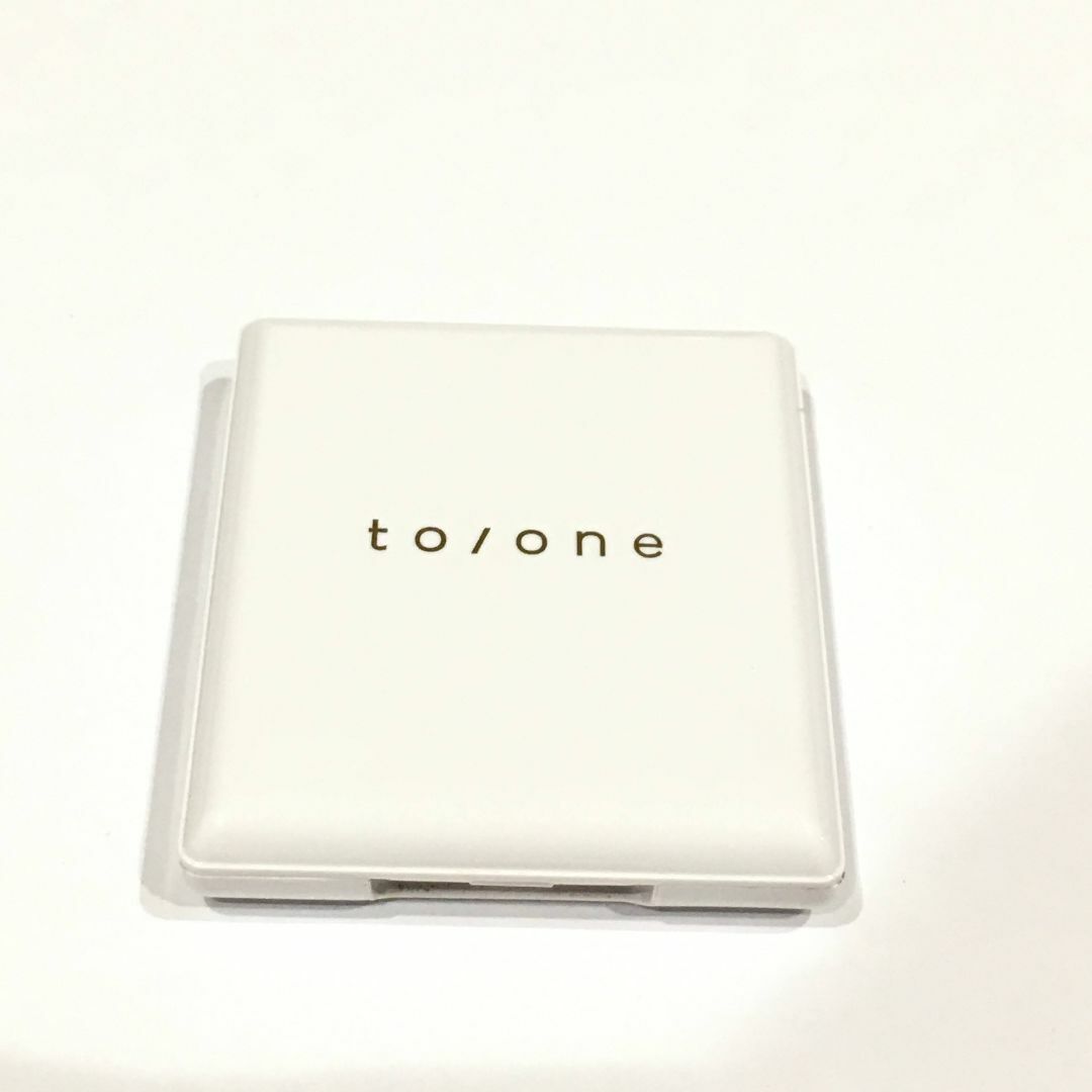 Cosme Kitchen(コスメキッチン)のto/one トーン ベーシング アイシャドウ 01 Cosme Kitchen コスメ/美容のベースメイク/化粧品(アイシャドウ)の商品写真