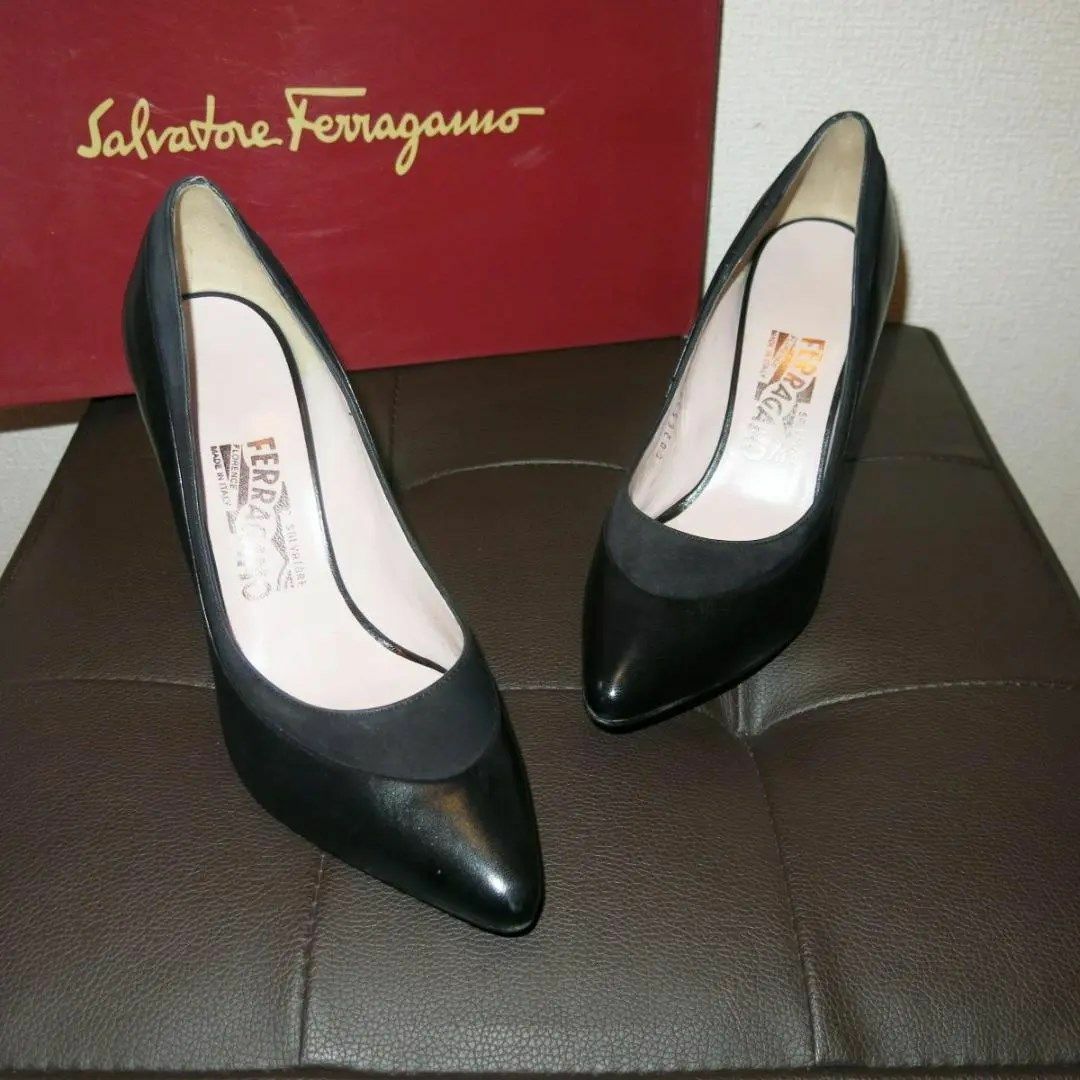 Salvatore Ferragamo(サルヴァトーレフェラガモ)のフェラガモ|US6C|23.5㎝|ポインテッドパンプス|黒|i1200 レディースの靴/シューズ(ハイヒール/パンプス)の商品写真
