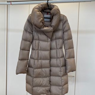 モンクレール(ベージュ系)の通販 1,000点以上 | MONCLERを買うならラクマ