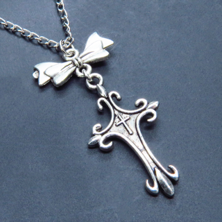 アンティークシルバー ゴシック調デザインロザリオ（十字架）とリボンのネックレス(ネックレス)