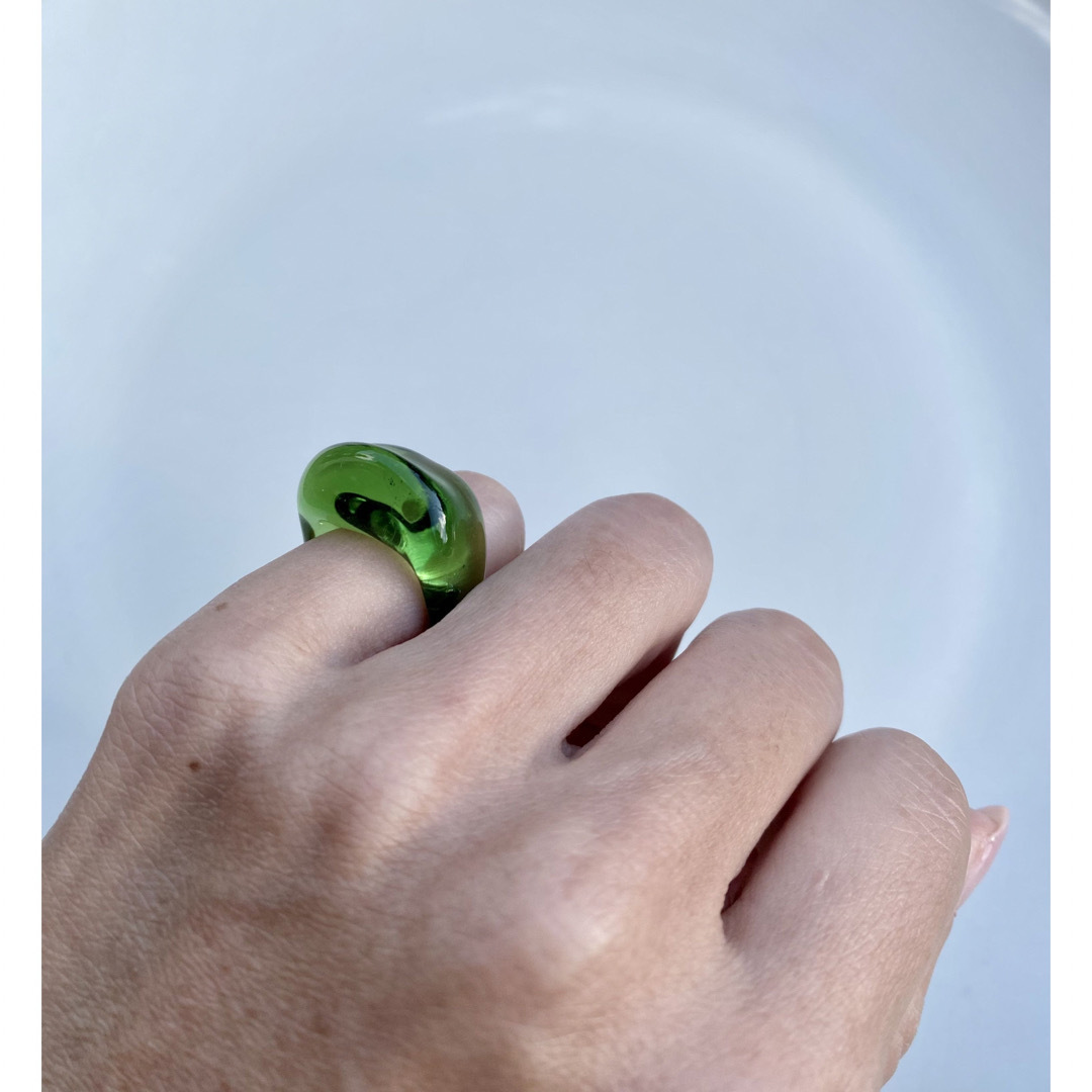 ガラスリング　ガラスアクセサリー　指輪　リング　4号　グリーン　黄緑 ハンドメイドのアクセサリー(リング)の商品写真