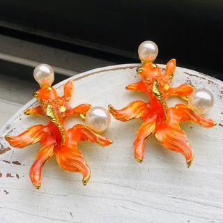 ビームス(BEAMS)の大振り　ゴールドフィッシュ　金魚　ピアス(ピアス)