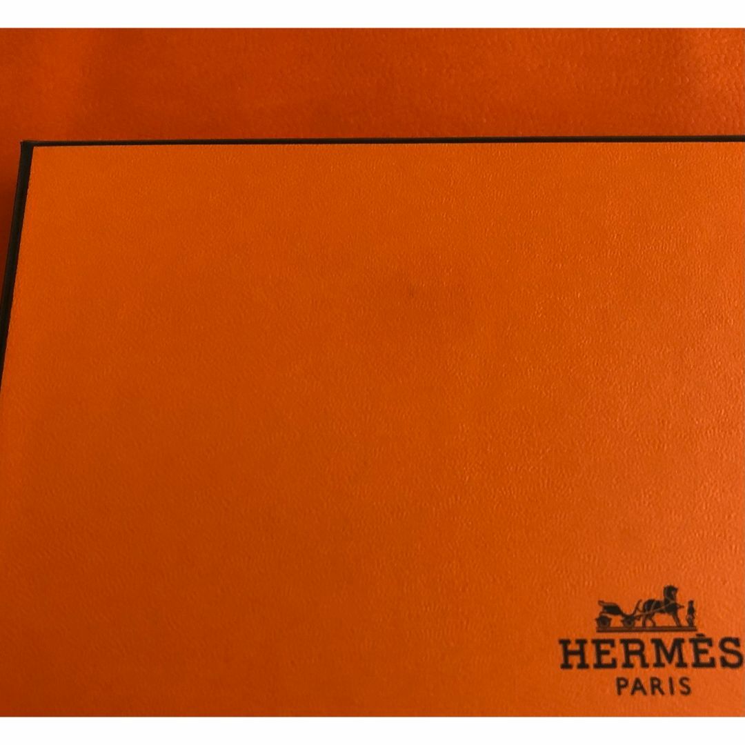 Hermes(エルメス)の新品未使用  モザイク ヴァン キャトル ゴールド 長方形皿 インテリア/住まい/日用品のキッチン/食器(食器)の商品写真